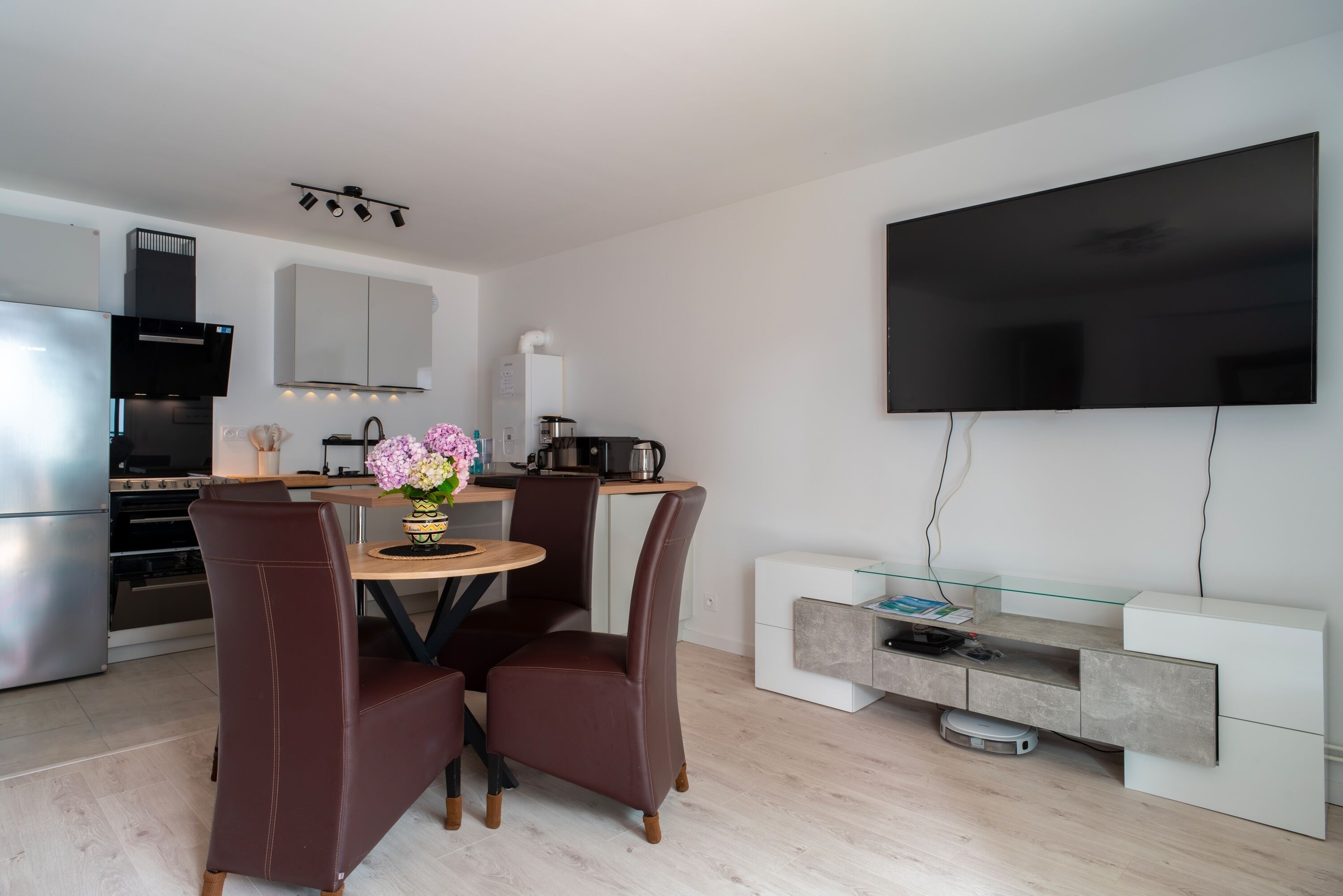 Réfrigérateur, micro-ondes, four, lave-vaisselle