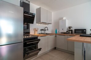 Refrigerador, microondas, horno, lavavajillas