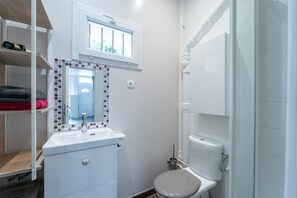 Hair dryer, towels - Miroir en Lumière - Studio à 10min du 13e, Paris (Ivry-sur-Seine)