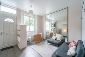 TV - Miroir en Lumière - Studio à 10min du 13e, Paris (Ivry-sur-Seine)