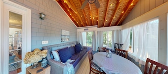 "Charming 2-Bedroom Home in Narragansett with Private Beach Access and WiFi"