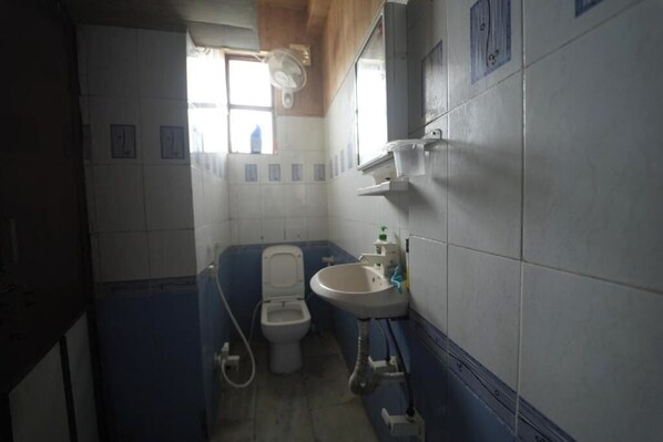 Toallas, jabón, papel de baño