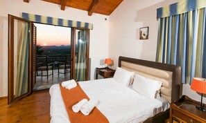 3 sovrum, skrivbord, strykjärn/strykbräda och wi-fi