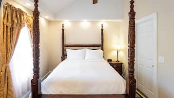 Cabin, 1 Queen Bed, Non Smoking (Overlook) | Free WiFi, bed sheets