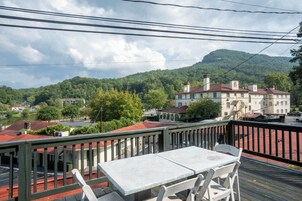 Cabin, 1 Queen Bed, Non Smoking (Overlook) | Terrace/patio
