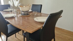 A dining table set with plates, glasses, and a bowl. - Le P'tit Colin 1er (Pontarlier)