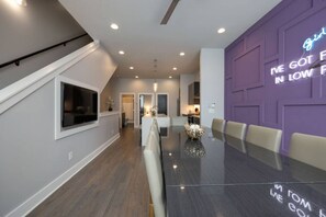 Dining - Violet Vogue - Rooftop Patio - Skee-ball Game (Nashville)