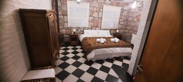Ropa de cama de alta calidad, sistema de insonorización y wifi gratis 