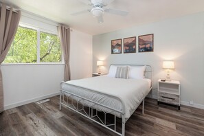 4 bedrooms, iron/ironing board, travel crib, free WiFi