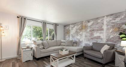 2 Condos, Minutes From Downtown, Parks, and Freeway!