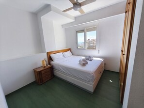 4 Schlafzimmer, Bügeleisen/Bügelbrett, WLAN