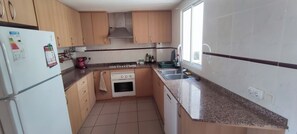 Microones, rentaplats i utensilis de cuina, vaixella i coberteria 