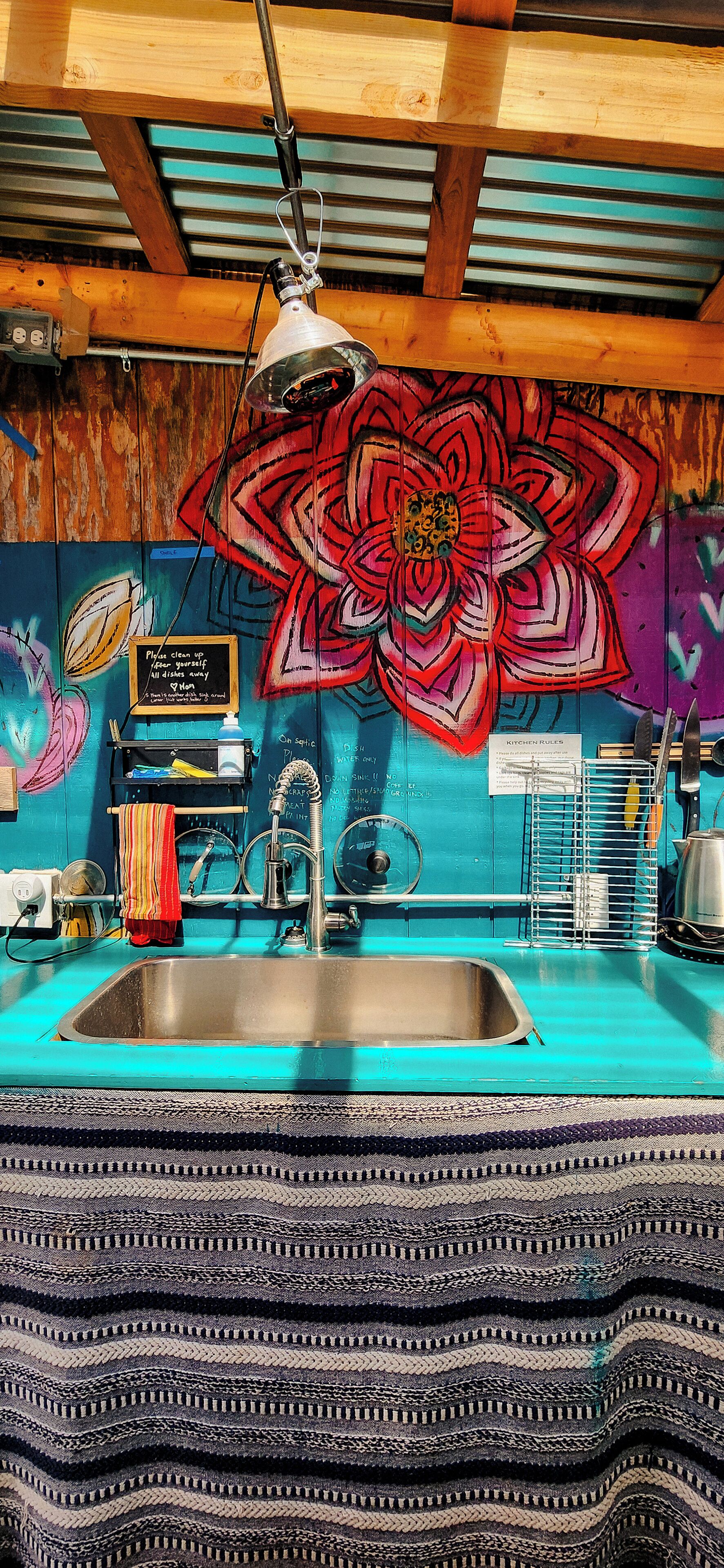 Fridge, oven, stovetop, coffee/tea maker