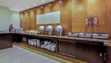 Desayuno continental todos los días (MXN 200 por persona)