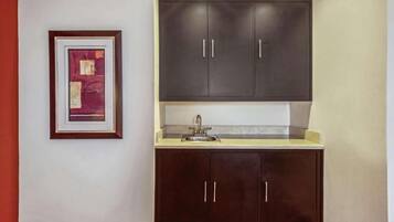 Junior Room, 1 King Bed