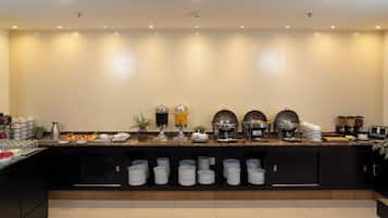 TĂ€gliches kontinentales FrĂŒhstĂŒck (200 MXN pro Person)