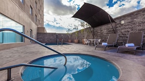 Outdoor spa tub - Garden Park San Luis Potosí (San Luis Potosi)