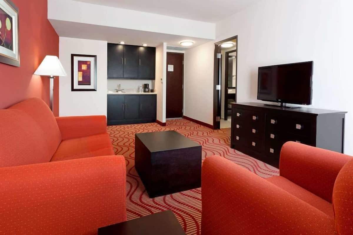 Phòng Junior, 1 giường cỡ king | Minibar, két bảo mật tại phòng, bàn