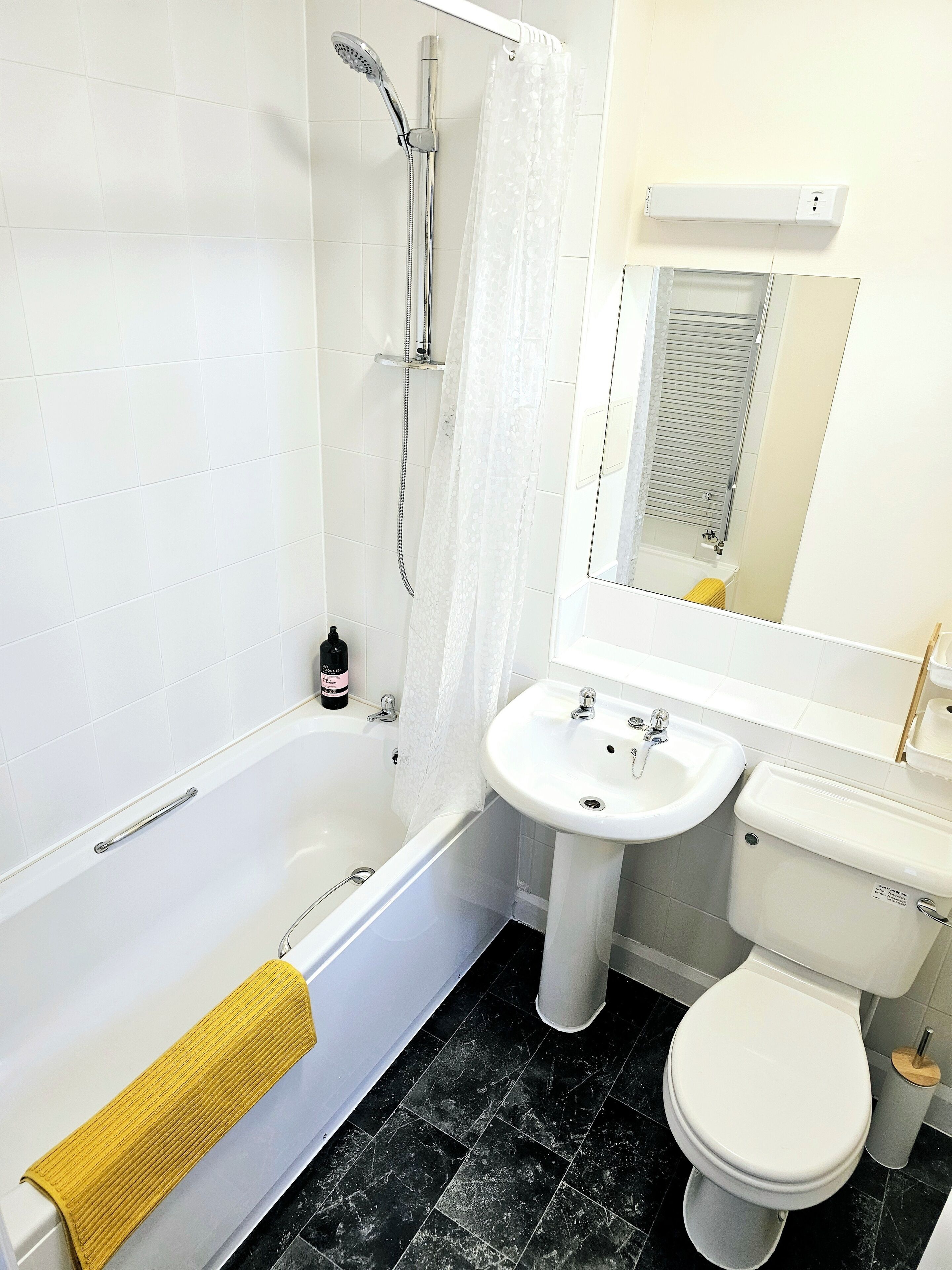 Handdukar, tvål, schampo och toalettpapper