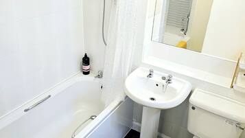 Handdukar, tvål, schampo och toalettpapper