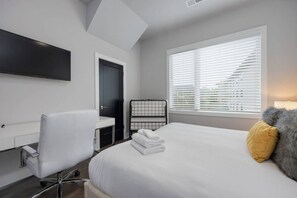 4 soveværelser, skrivebord, strygejern/strygebræt, weekendseng