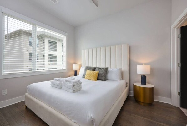 4 Schlafzimmer, Schreibtisch, Bügeleisen/Bügelbrett, Reisekinderbett