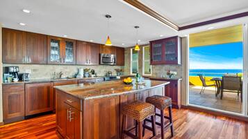 Villa, 2 Bedrooms (Penthouse, Ocean View, (MKV-A606)) | Private kitchen