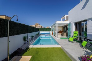 Piscine extérieure, piscine chauffée