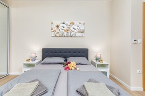 3 bedrooms, in-room safe, iron/ironing board, travel crib
