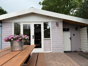 Outdoor dining - Schaapskooi Overnacht Heerlijk Rustig aan de Rand van de Veluwe (Voorthuizen)