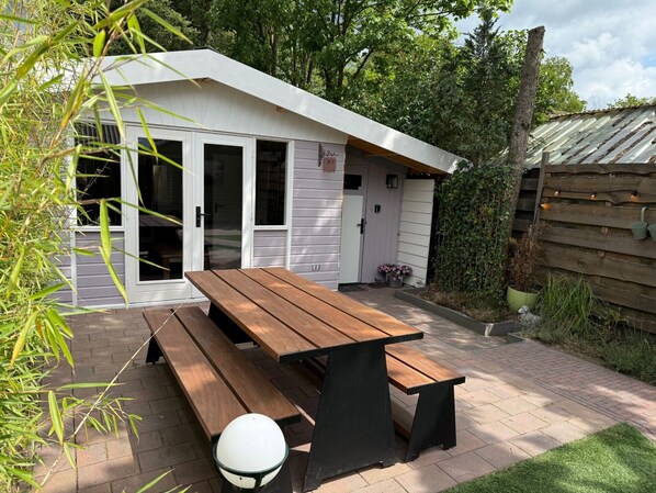 Outdoor dining - Schaapskooi Overnacht Heerlijk Rustig aan de Rand van de Veluwe (Voorthuizen)