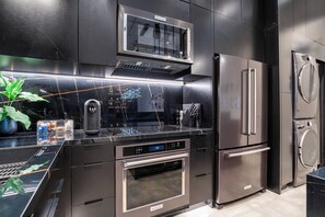 Fridge, microwave, oven, stovetop - Wynwood Condo, Walk to Restaurants & Nightclubs! (Miami)