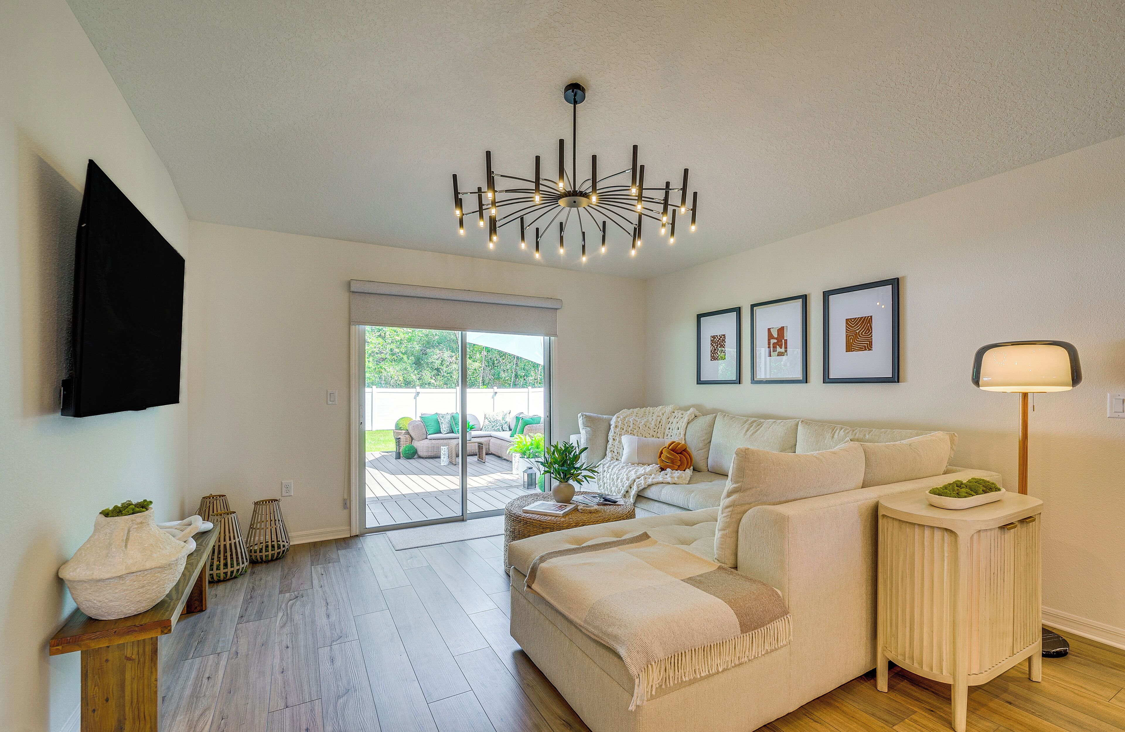 Modern Ocala Retreat - 24 Mi to Rainbow Springs!