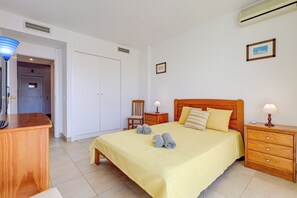 2 chambres, fer et planche à repasser, accès au Wi-Fi (inclus)