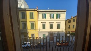 Unclassified image, 3 of 11, button - Orcagna Tri in Firenze (Florence)
