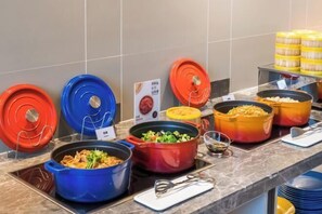 Dining - Homeinn · neo (Shijiazhuang Xinbai Square Wanli Temple Pedestrian Street) (Shijiazhuang)
