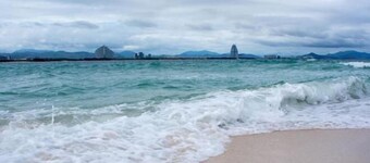 Haibian Dujiawu Hotel (Sanya Dadonghai)