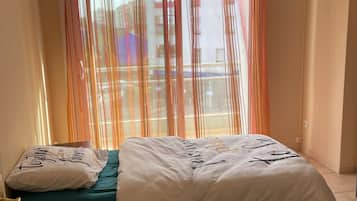 3 slaapkamers, een strijkplank/strijkijzer, wifi, beddengoed