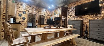 Trailside Lodge | 10 Sec to Trail, Hot Tub + Fire Pit