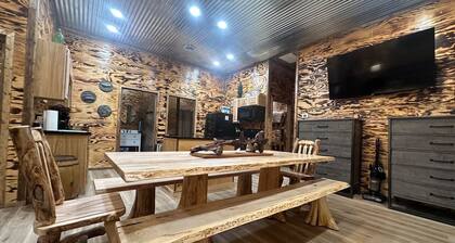 Trailside Lodge | 10 Sec to Trail, Hot Tub + Fire Pit