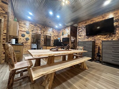 Trailside Lodge | 10 Sec to Trail, Hot Tub + Fire Pit