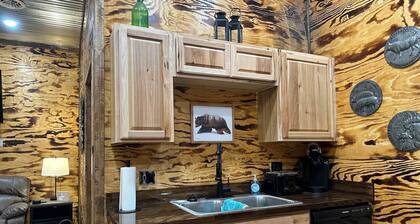 Trailside Lodge | 10 Sec to Trail, Hot Tub + Fire Pit