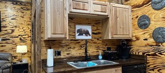 Trailside Lodge | 10 Sec to Trail, Hot Tub + Fire Pit