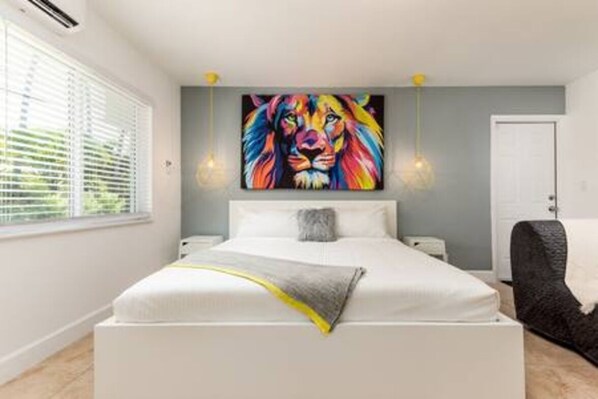 Iron/ironing board, WiFi, bed sheets - Zebra House Oasis, Ultimate Ft. Lauderdale Studio (Oakland Park)