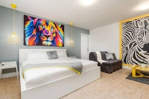 Iron/ironing board, WiFi, bed sheets