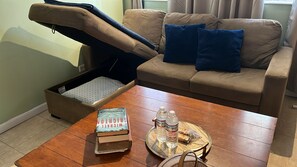 Living area - Relaxed And Spacious Studio 2343
(Hallandale Beach)