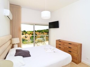 3 室のベッドルーム、アイロン / アイロン台、インターネット、ベッドシーツ