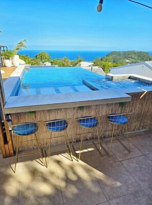 Pool - Immerse yourself in the elegance of this superb Villa on Reunion Island (Saint-Joseph)