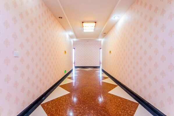 Interior - Jinyuan Hotel (Emeishan)