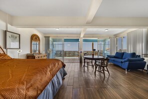 1 bedroom, desk, free WiFi, bed sheets - 1 BR Beachfront Studio (Buenavista)